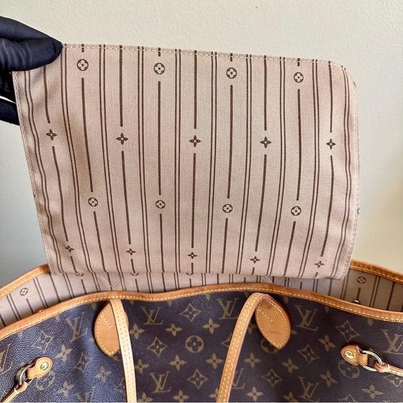 Authentic Louis Vuitton Neverfull MM - Picture 11 of 14
